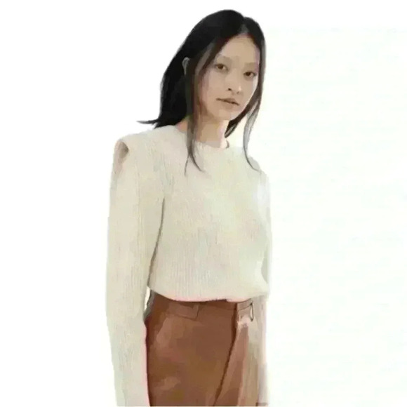 & Other Stories Statement Padded Shoulders
Cream Knit Sweater Size XS NWOT! - Picture 2 of 9